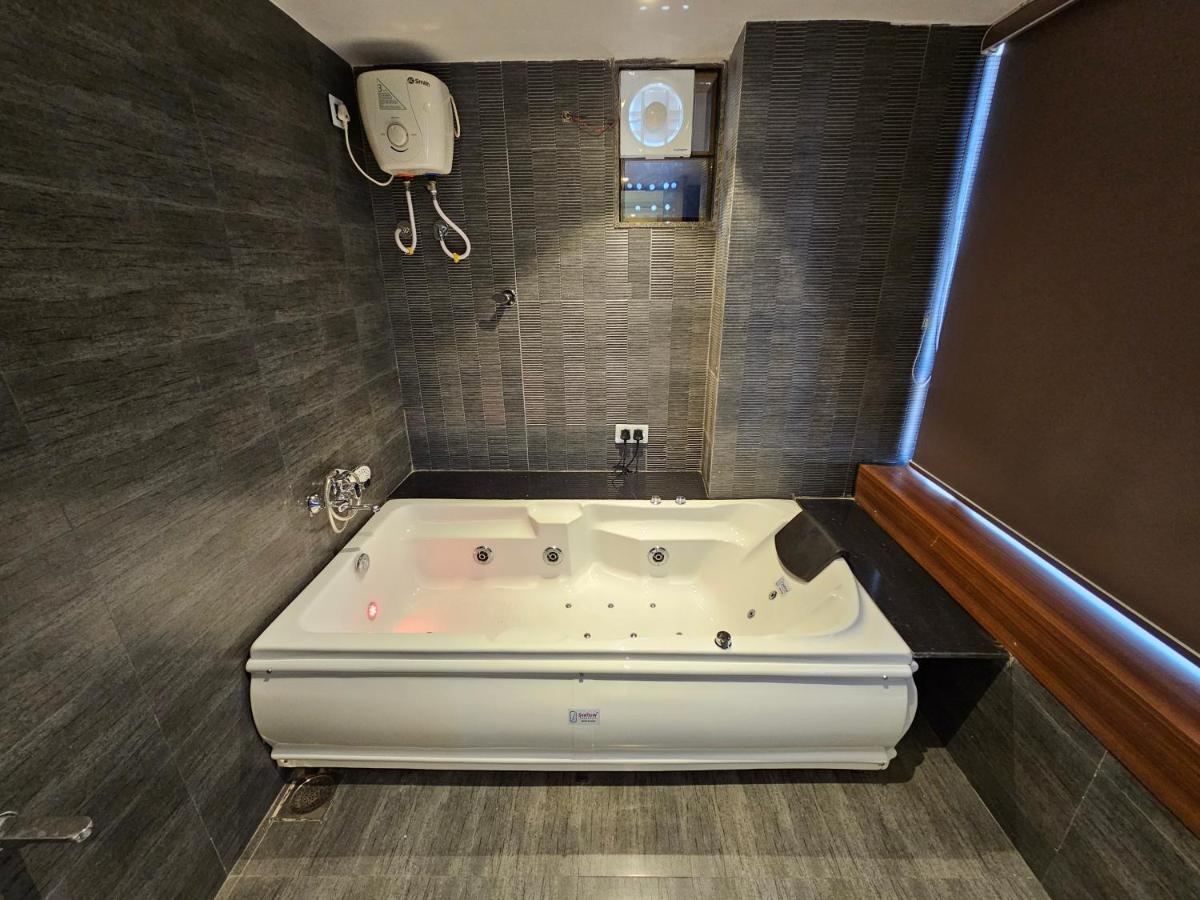 Rds Hotel Ahmedabad Exteriör bild