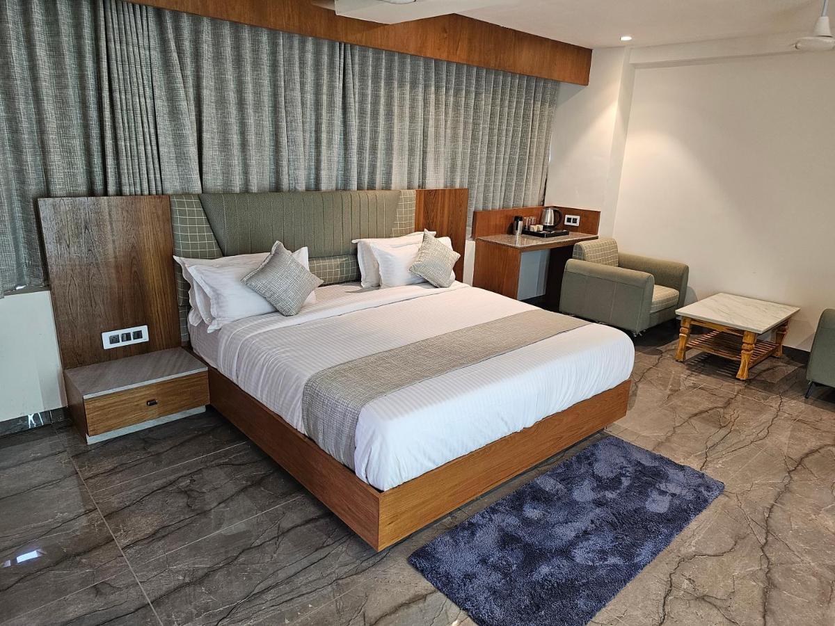 Rds Hotel Ahmedabad Exteriör bild