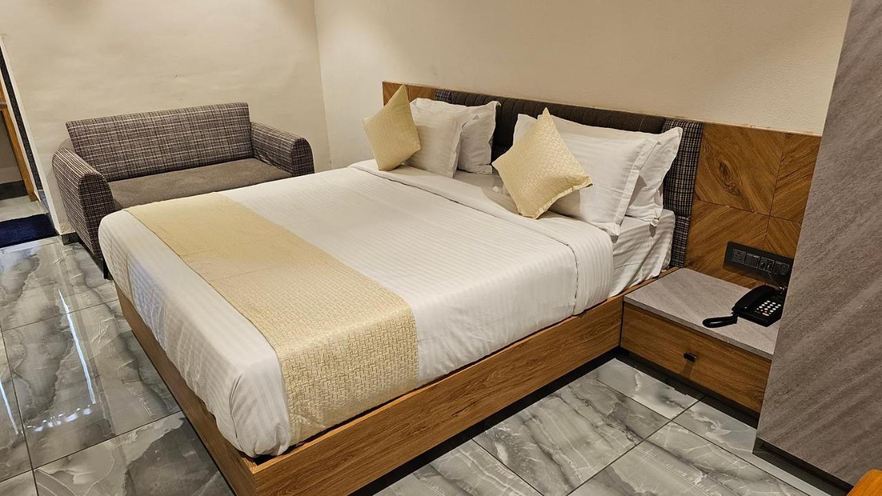 Rds Hotel Ahmedabad Exteriör bild