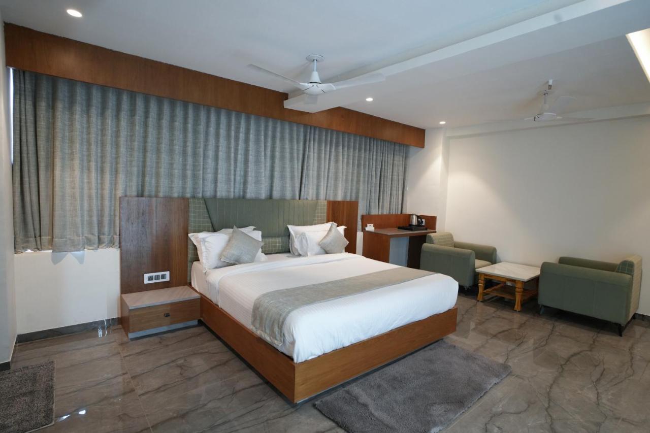 Rds Hotel Ahmedabad Exteriör bild