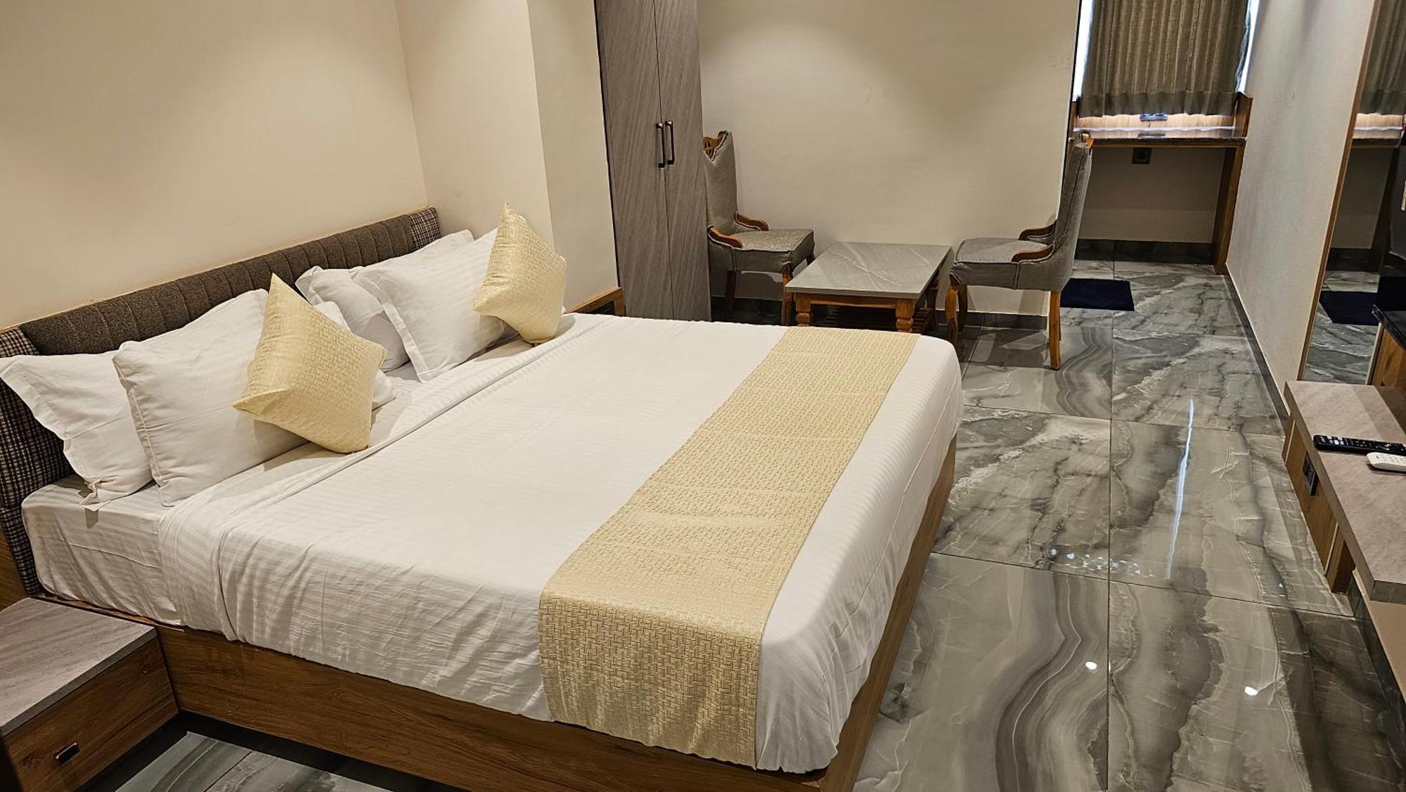 Rds Hotel Ahmedabad Exteriör bild