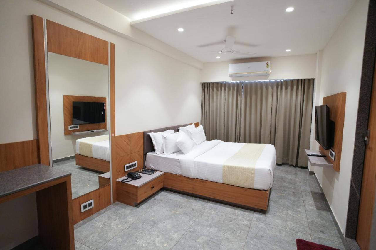 Rds Hotel Ahmedabad Exteriör bild