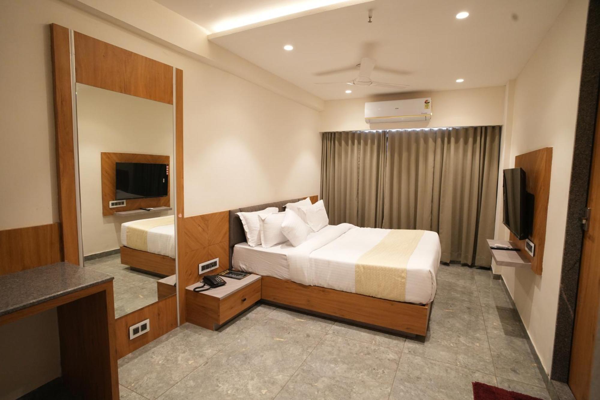 Rds Hotel Ahmedabad Exteriör bild