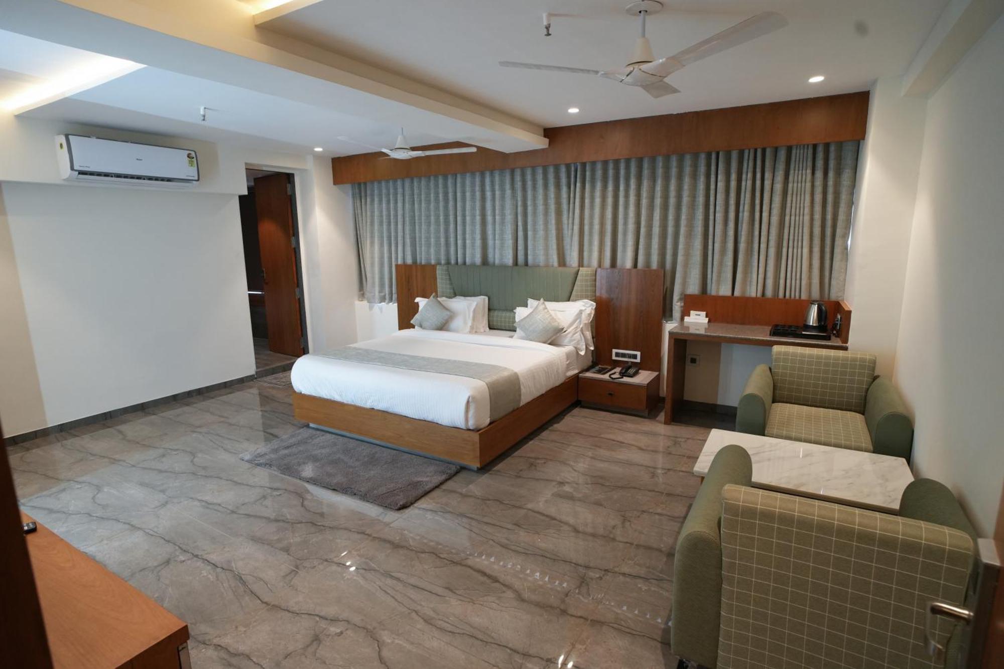 Rds Hotel Ahmedabad Exteriör bild