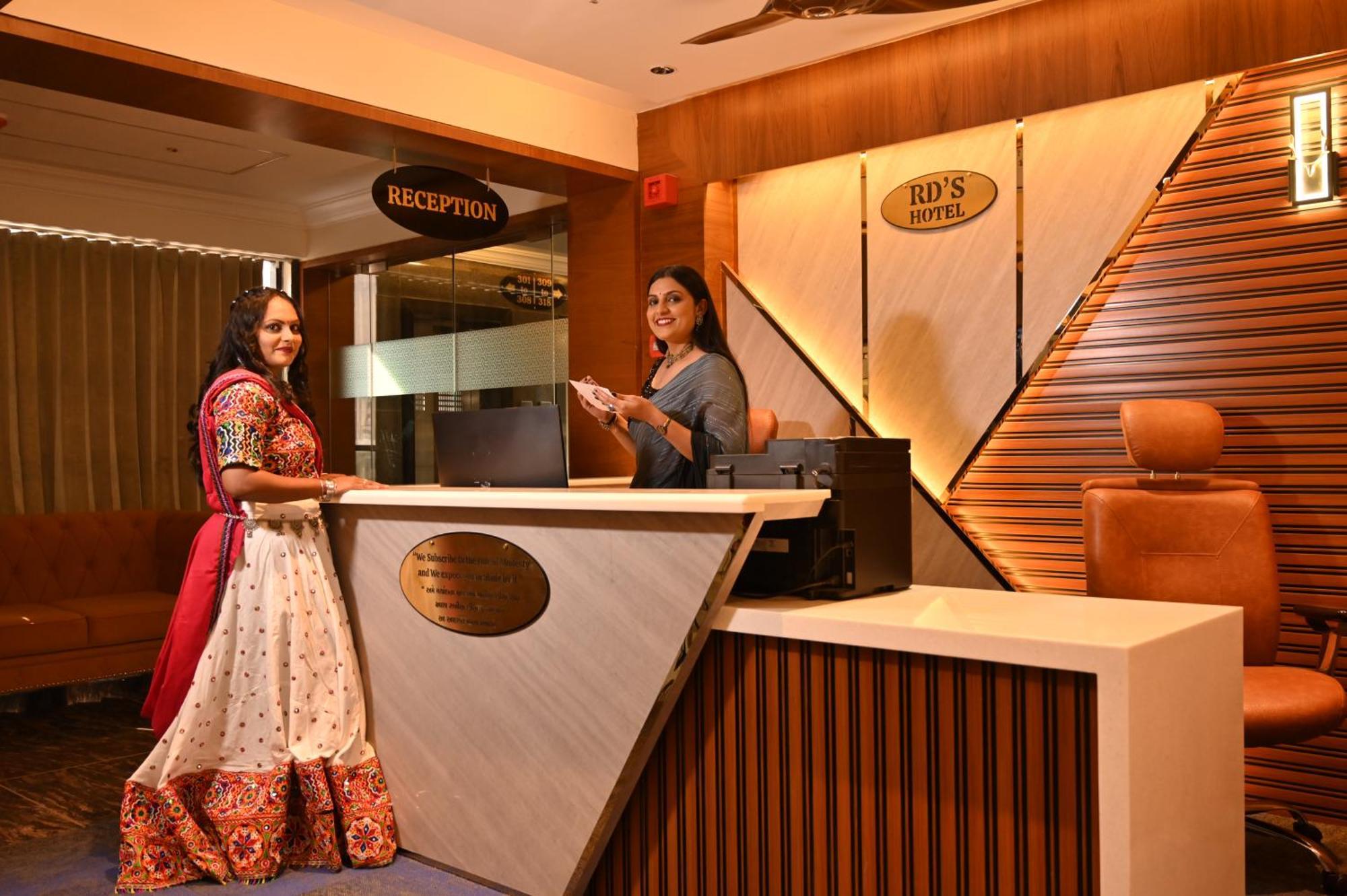 Rds Hotel Ahmedabad Exteriör bild