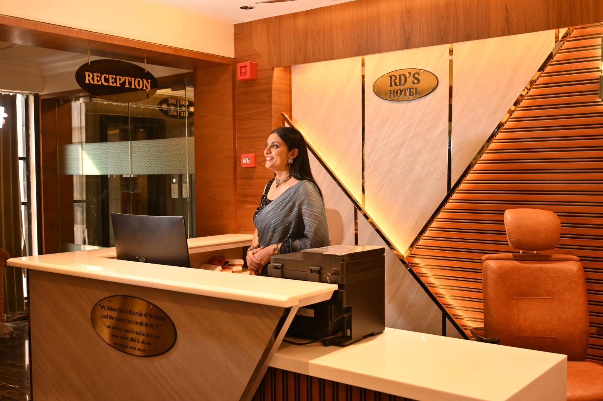 Rds Hotel Ahmedabad Exteriör bild