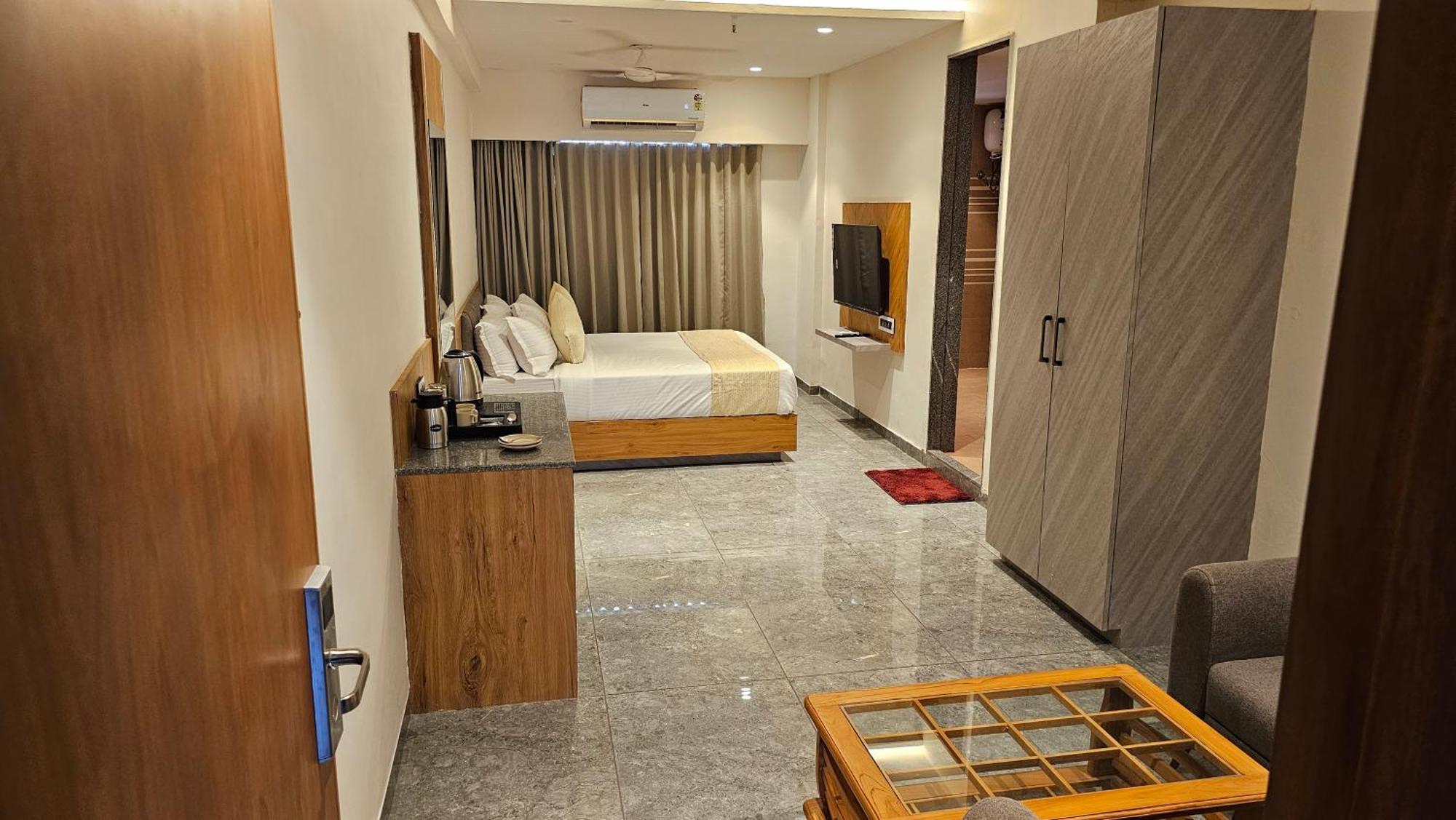 Rds Hotel Ahmedabad Exteriör bild